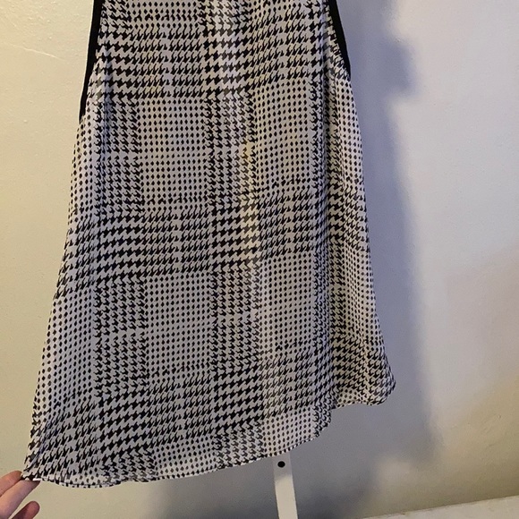 Express Tank Top - Picture 2 of 4